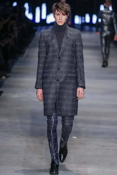 Look 28